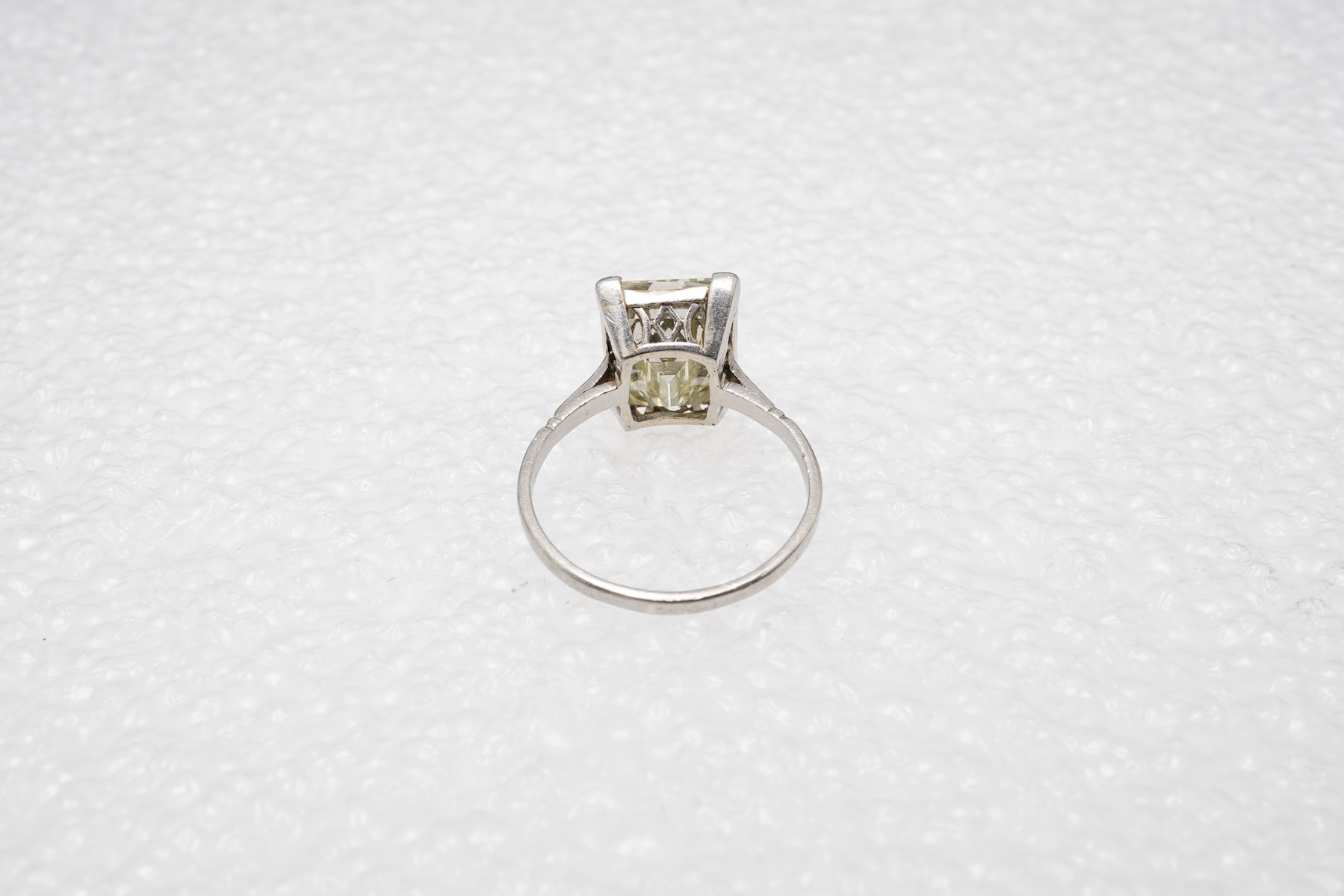 An Art Deco diamond solitaire ring, 1930s